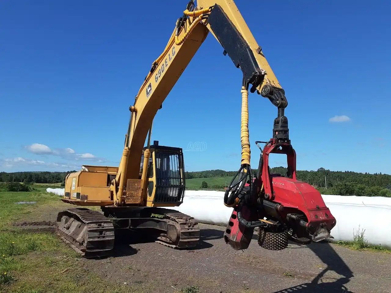 Gallery image 1 for Used John Deere 690E LC Excavator