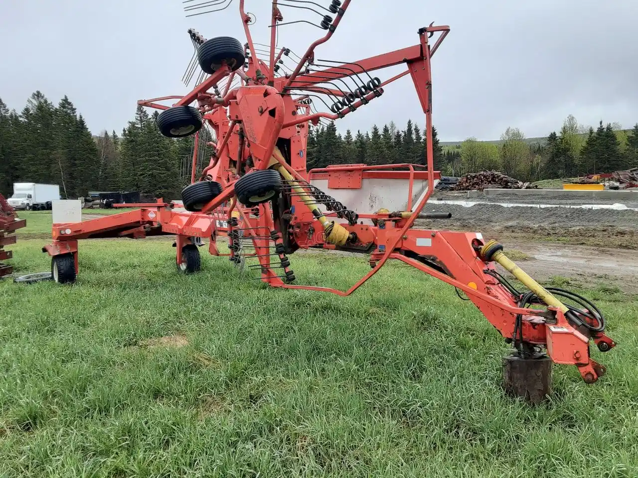 Gallery image 2 for Used Kuhn GA 7302 DL Rake