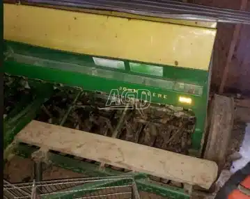 Gallery image 2 for Used John Deere 8300 Drill