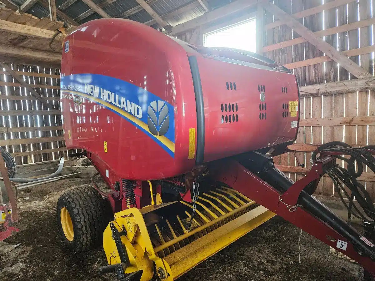 Gallery image 2 for 2021 New Holland ROLL-BELT 450 Round Baler