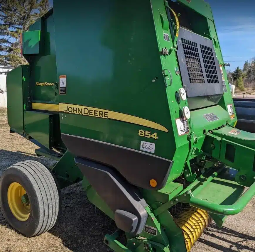 Gallery image 1 for Used John Deere 854 SE Round Baler