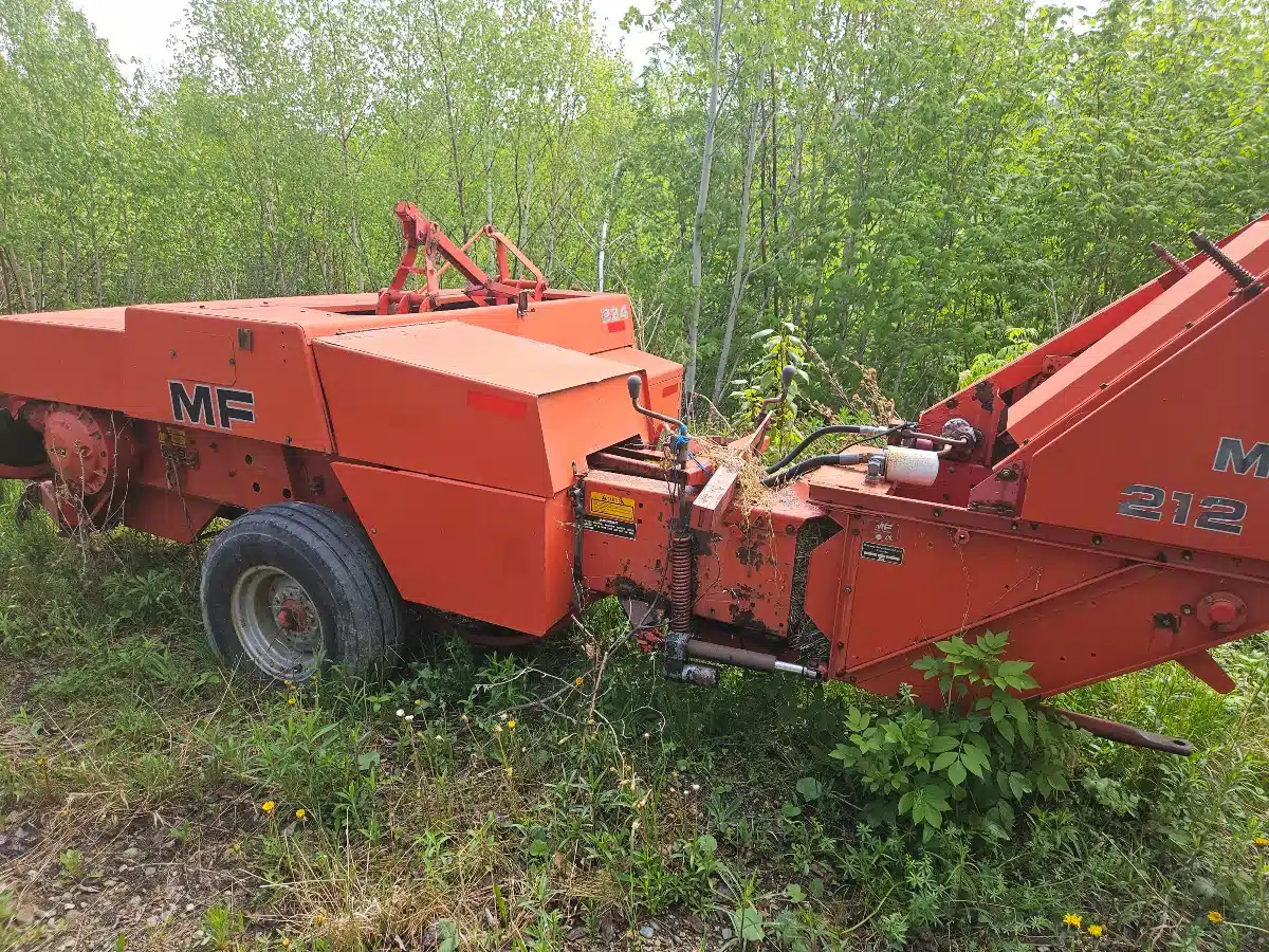 Gallery image 1 for Used Massey Ferguson 224 Square Baler - Small