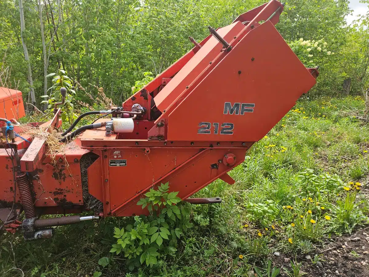 Gallery image 2 for Used Massey Ferguson 224 Square Baler - Small