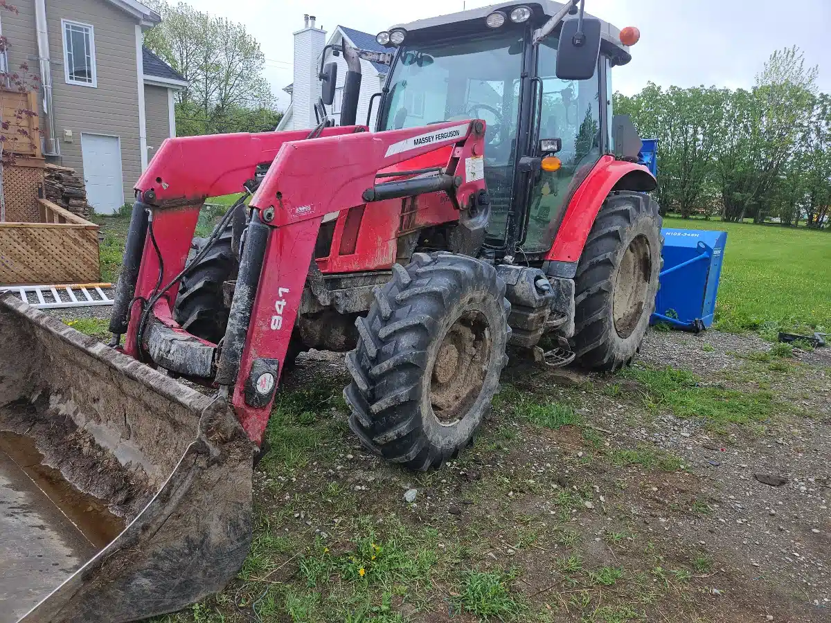 Gallery image 1 for Used 2014 Massey Ferguson 5612 Tractor