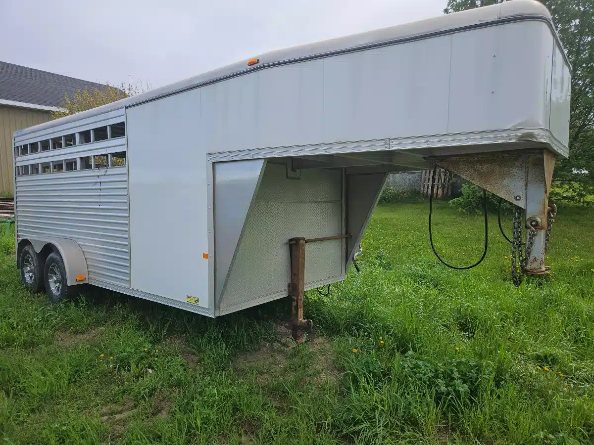 Gallery image 2 for Used 2016 Frontier 16 pieds Trailer - Livestock