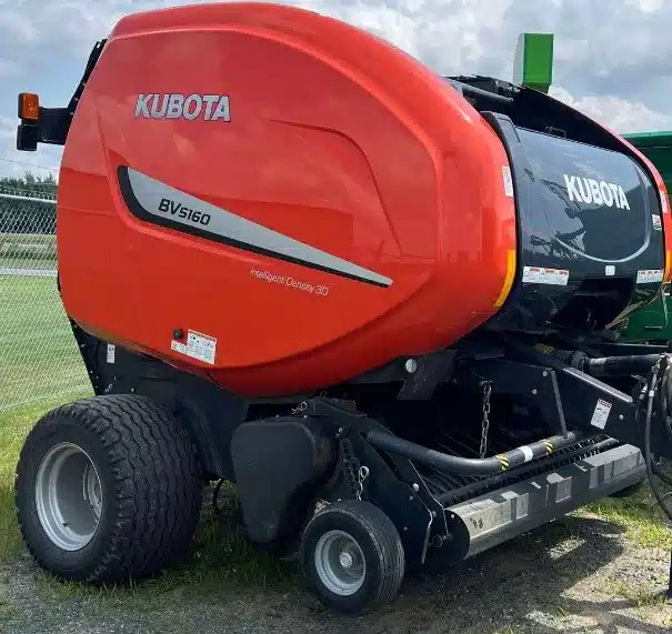 Gallery image 2 for Used 2017 Kubota BV5160SC25 Round Baler