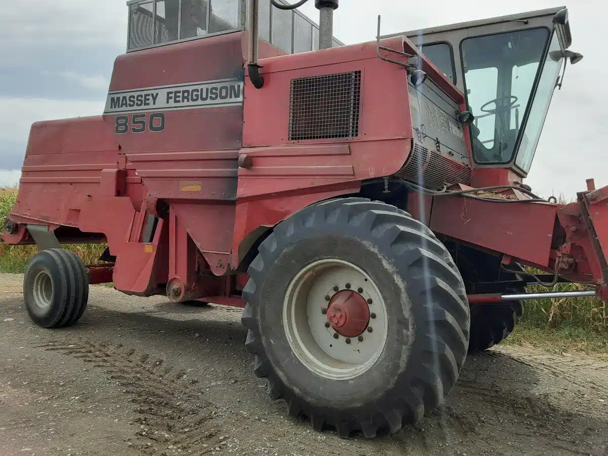 Gallery image 1 for Used Massey Ferguson 850 Combine