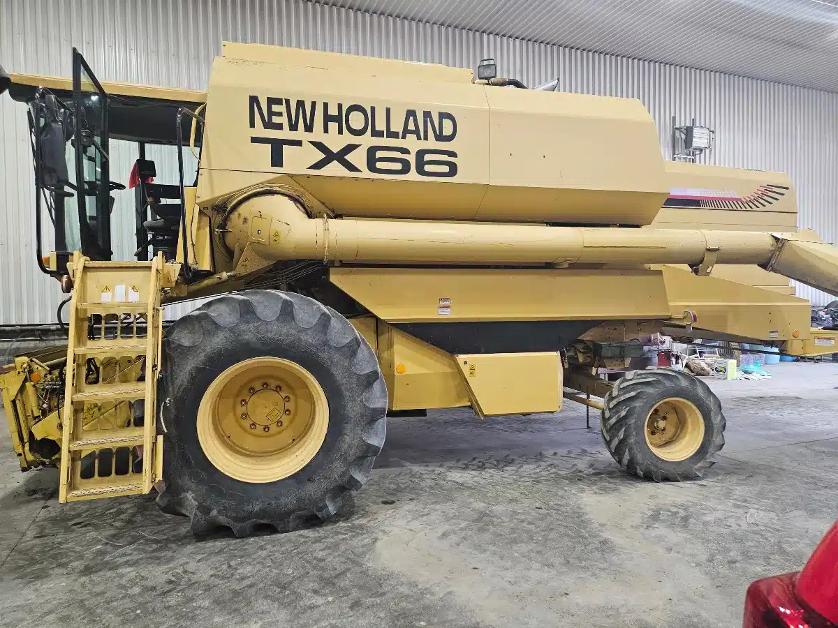 Gallery image 1 for Used New Holland TX66 Combine