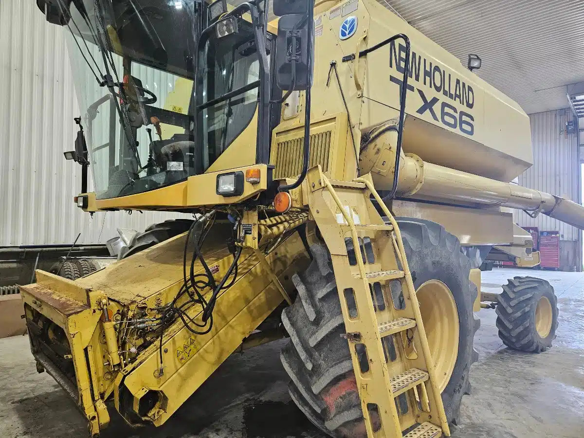 Gallery image 2 for Used New Holland TX66 Combine