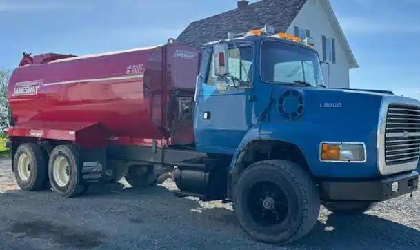Gallery image 2 for Used Ford L9000 Truck - Dump