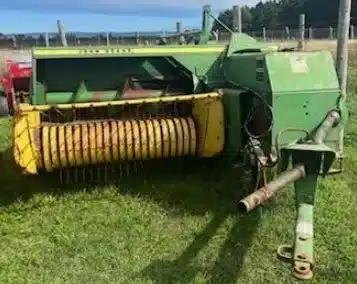 Gallery image 1 for Used John Deere 427 Square Baler - Small