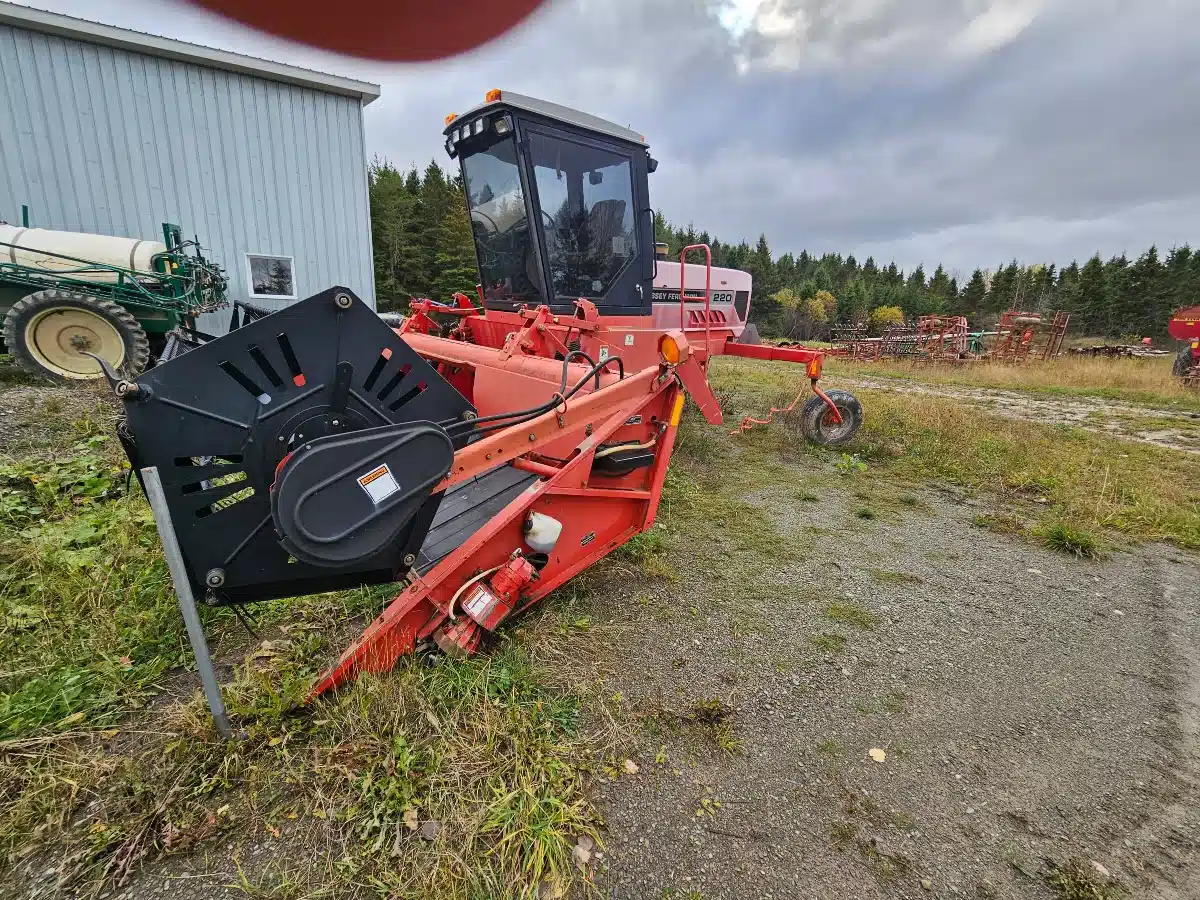 Gallery image 2 for Used Massey Ferguson 220 Windrower
