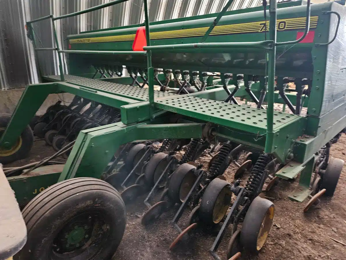 Gallery image 1 for Used John Deere 750 Planter - No Till