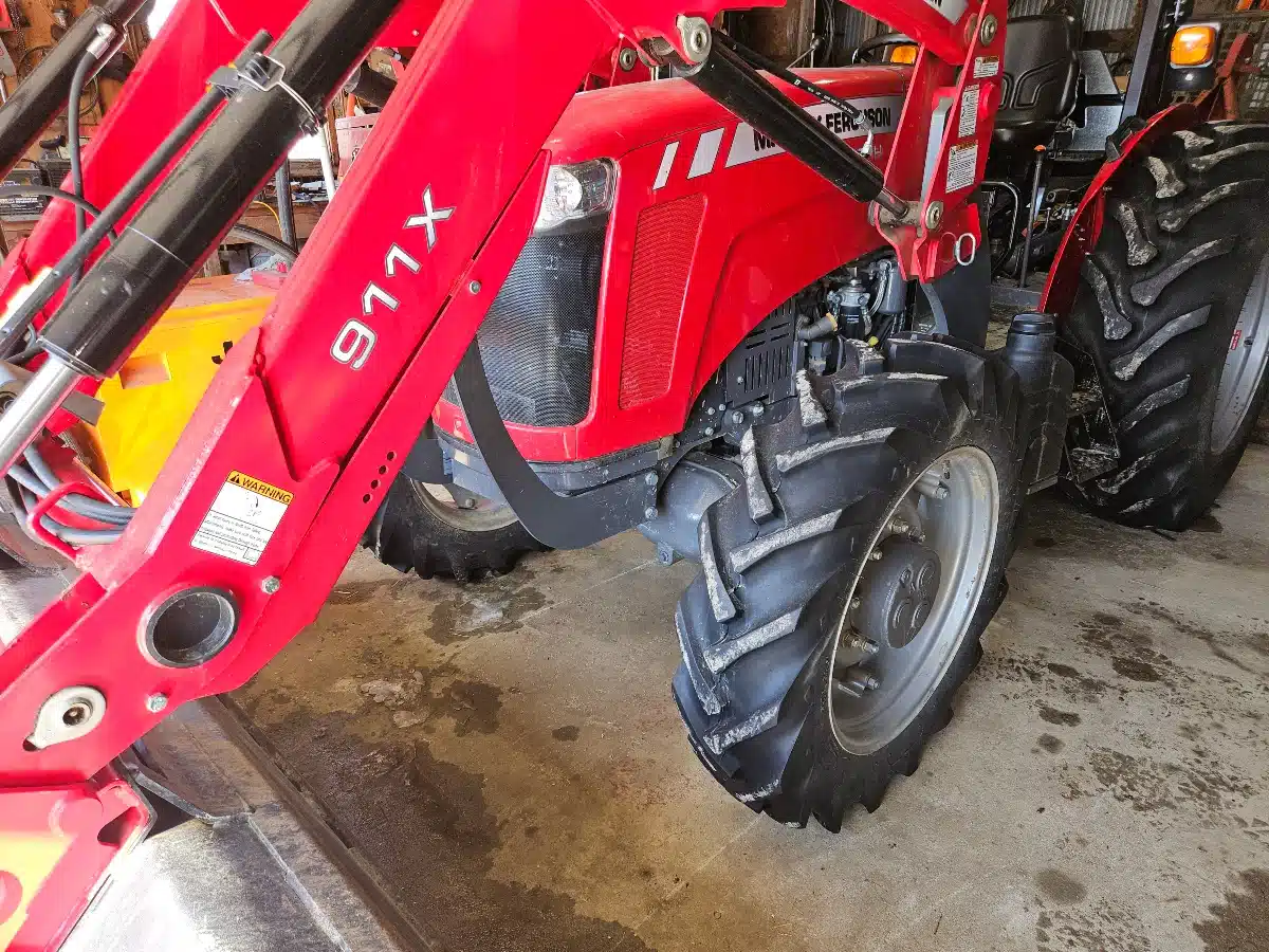 Gallery image 1 for Used 2024 Massey Ferguson 2607H Tractor