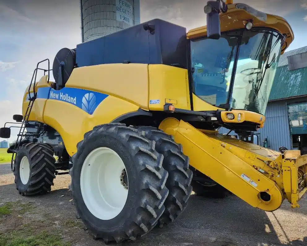 Gallery image 1 for 2008 New Holland CX8080 Combine