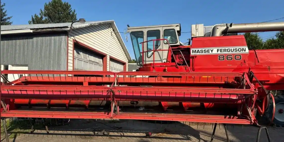 Gallery image 2 for Used Massey Ferguson 860 Combine