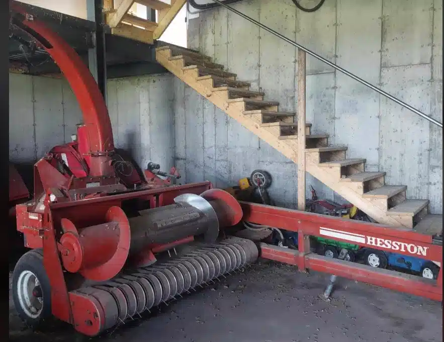 Gallery image 1 for Used Hesston 7155 Forage Harvester