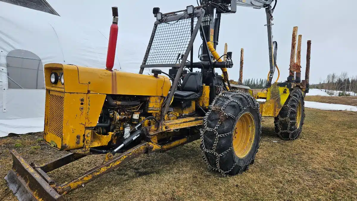 Gallery image 1 for Used 1970 Massey Ferguson 2000 Triveur Tender