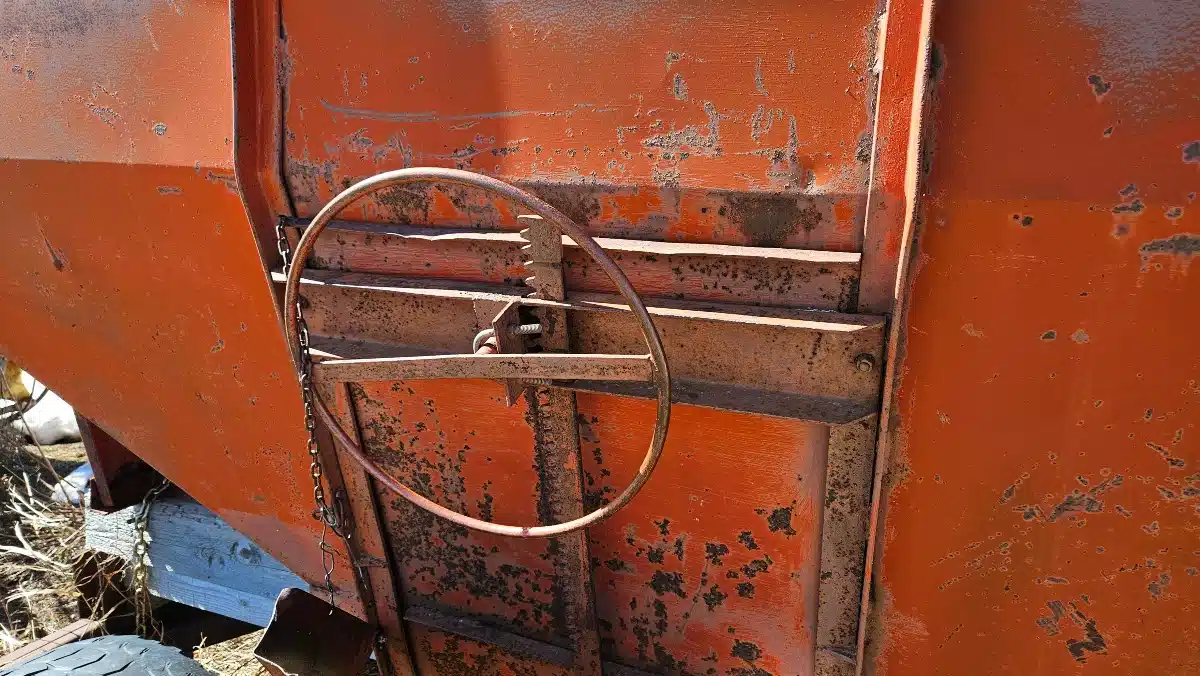 Gallery image 2 for Used Unverferth 400 Gravity Box