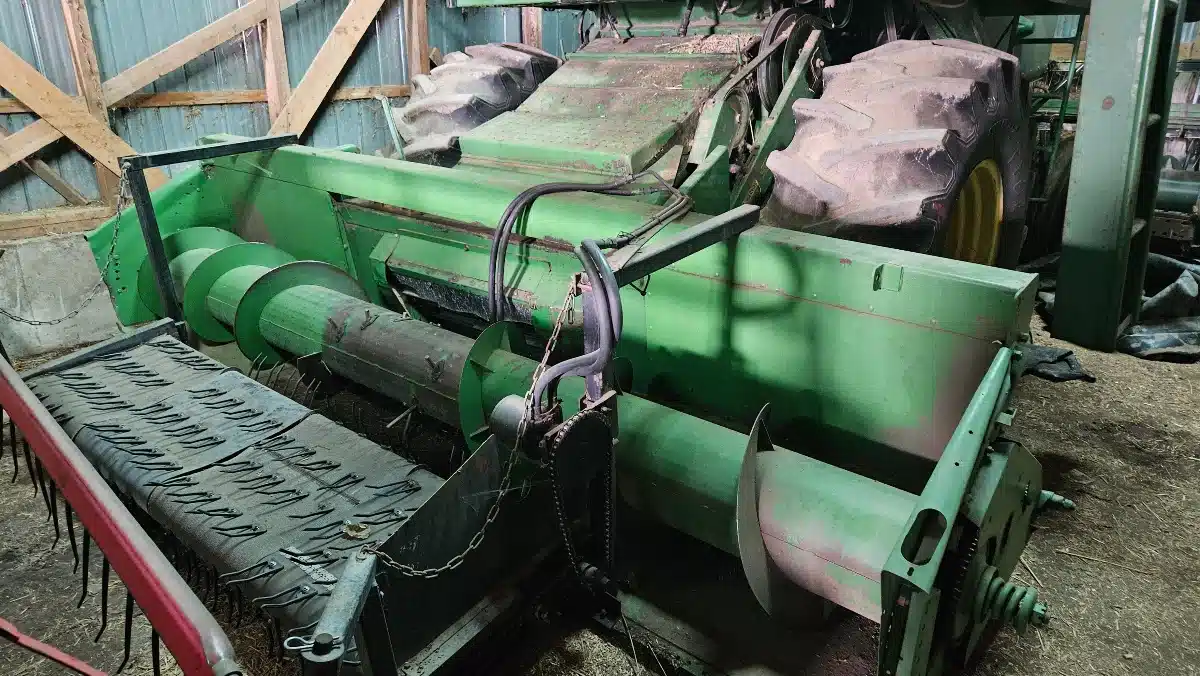 Gallery image 2 for Used John Deere 4400 Combine