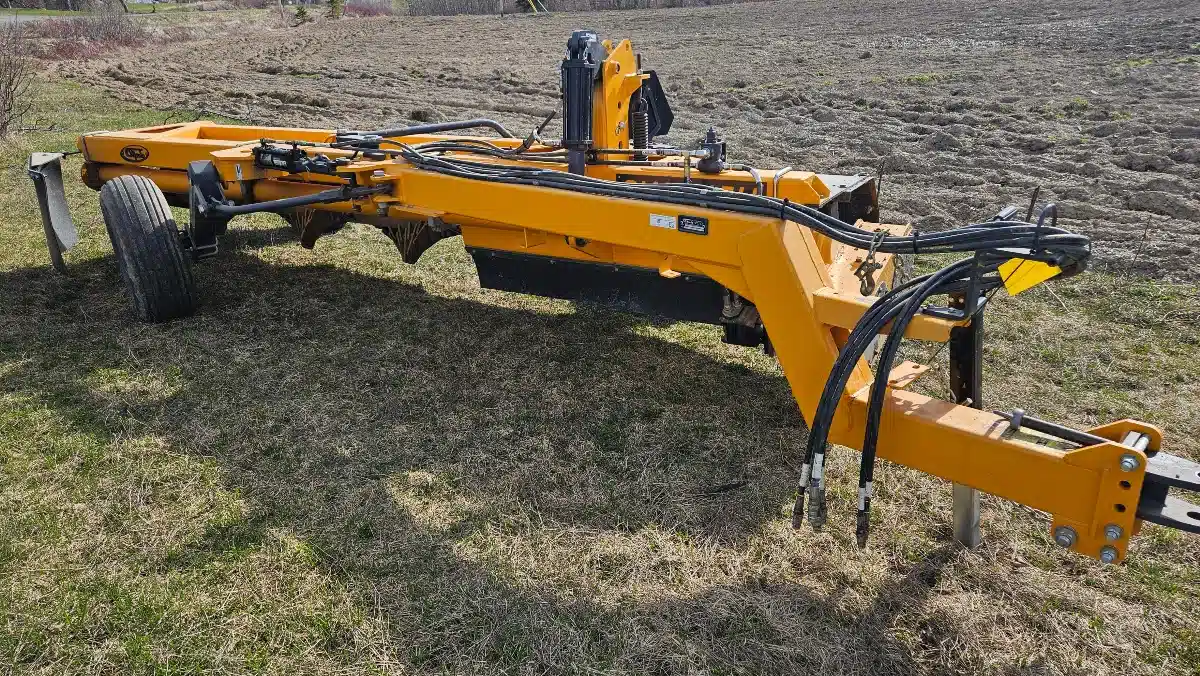 Gallery image 1 for Used Houle SWD15H Rock Windrower