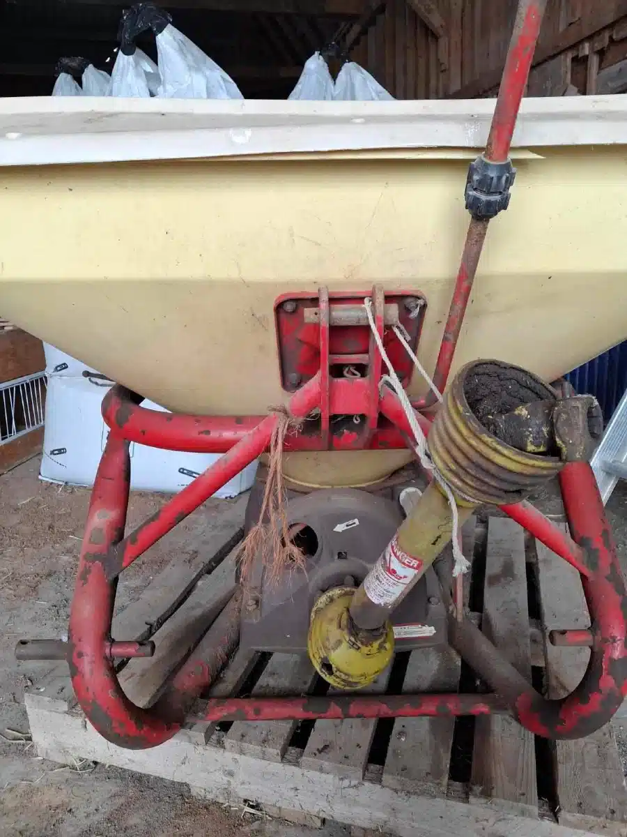 Gallery image 1 for Used Vicon 3 points Spreader - Fertilizer