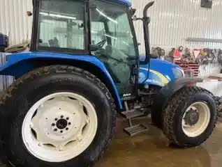 Gallery image 1 for 2010 New Holland T5050 Tractor