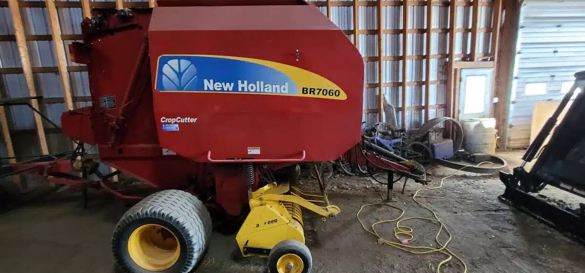 Gallery image 2 for Used New Holland BR7060 Round Baler