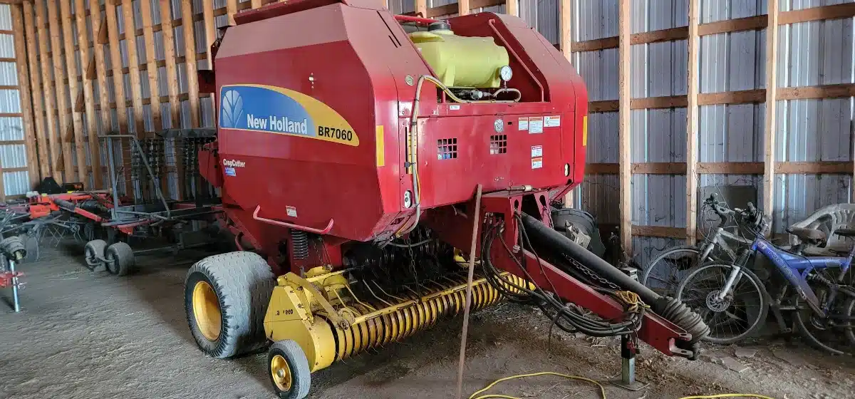 Gallery image 1 for Used New Holland BR7060 Round Baler
