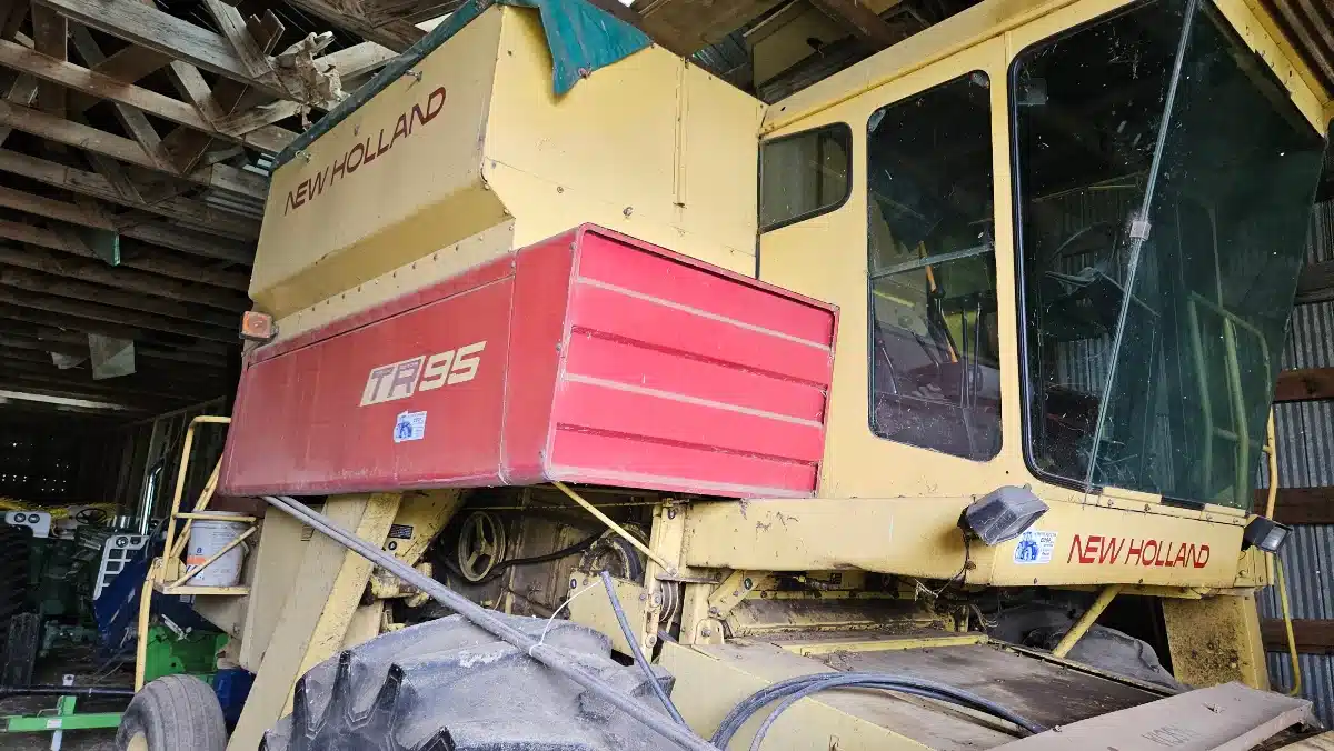 Gallery image 2 for Used New Holland TR95 Combine