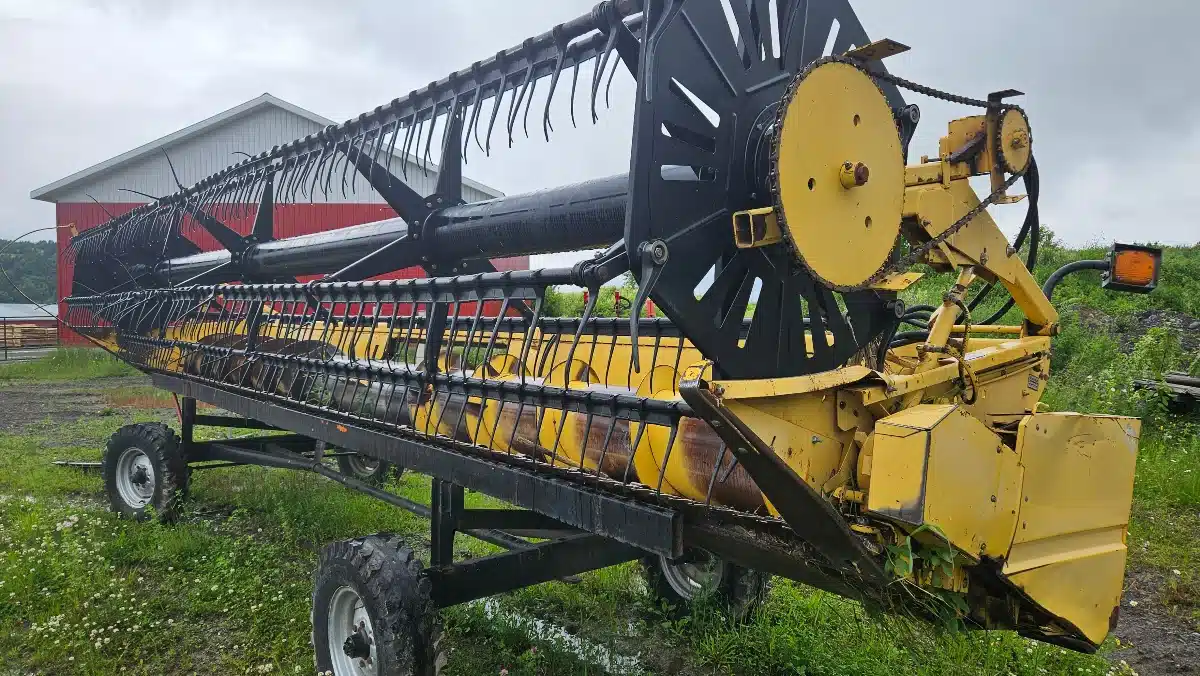 Gallery image 2 for Used New Holland 971 Header - Auger