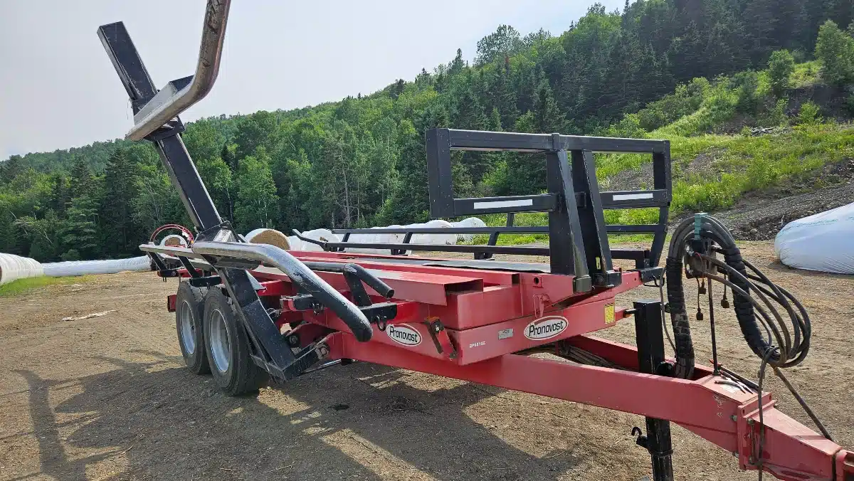 Gallery image 2 for Used Pronovost P6810 Bale Feeder