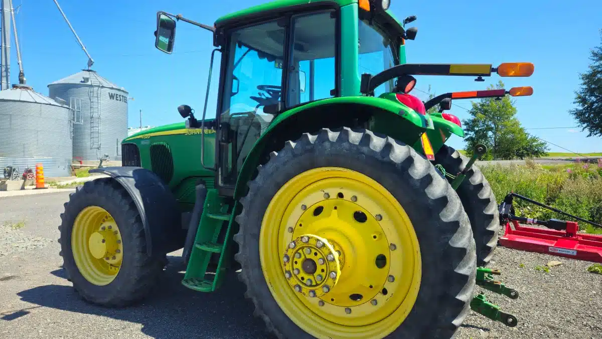 Gallery image 2 for Used John Deere 7320 Tractor