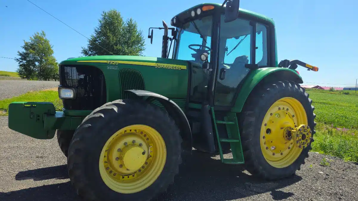 Gallery image 1 for Used John Deere 7320 Tractor