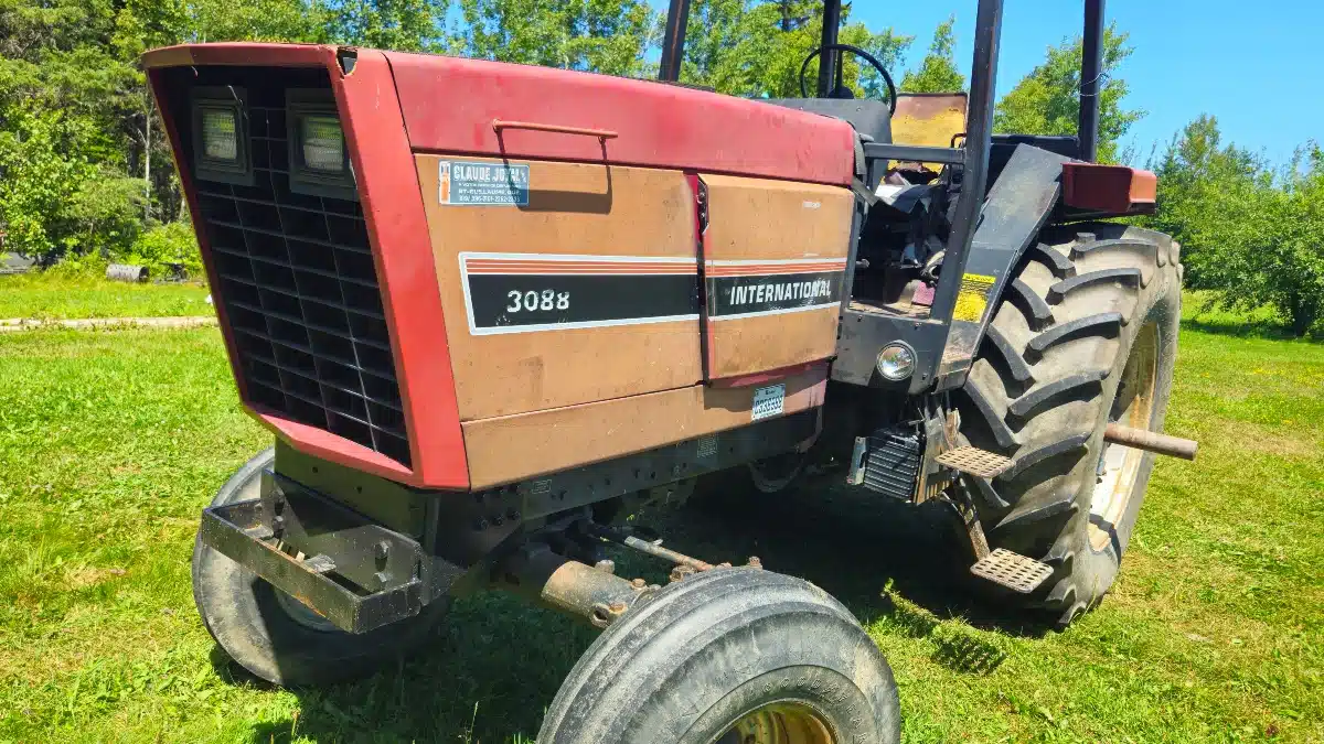 Gallery image 1 for Used International 3088 Tractor