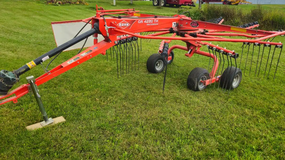 Gallery image 2 for Used 2017 Kuhn GA4220TH Rake