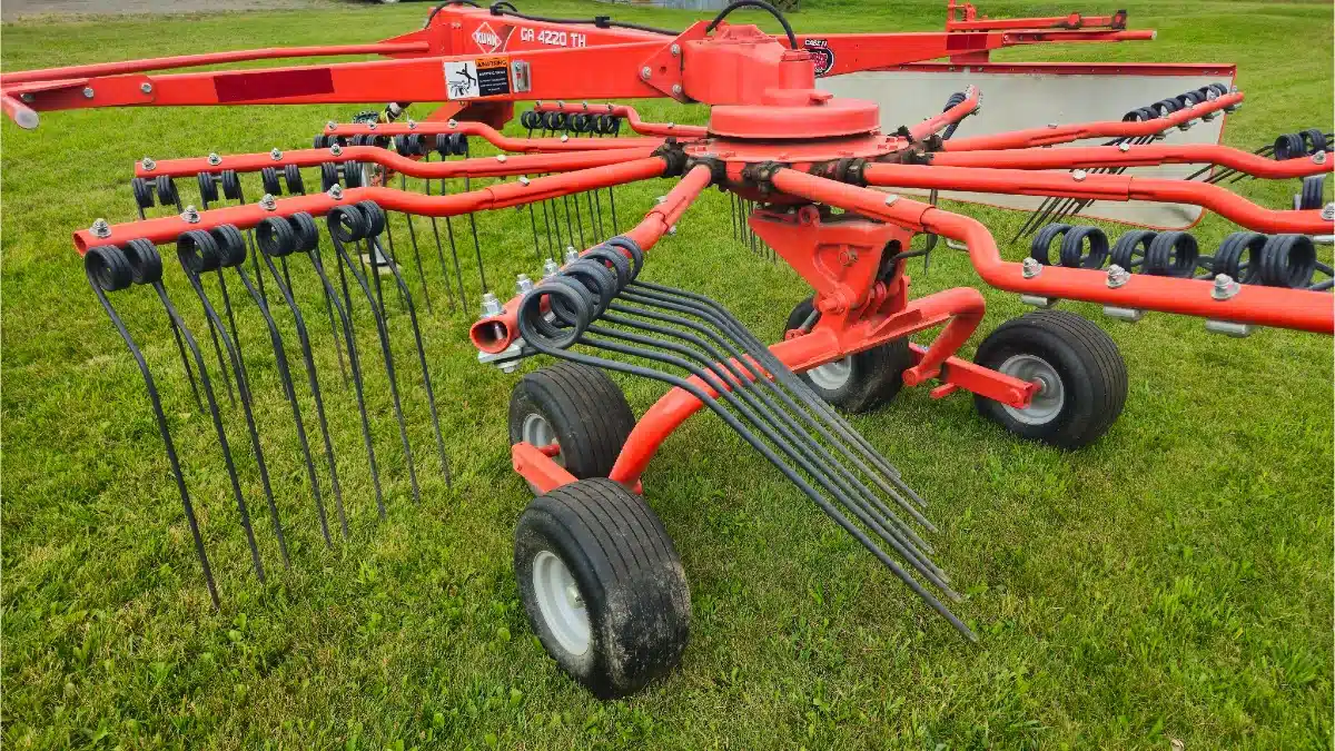 Gallery image 1 for Used 2017 Kuhn GA4220TH Rake