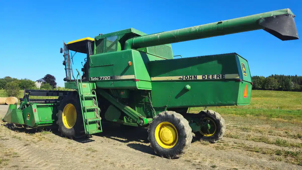 Gallery image 2 for Used John Deere 7720 Combine
