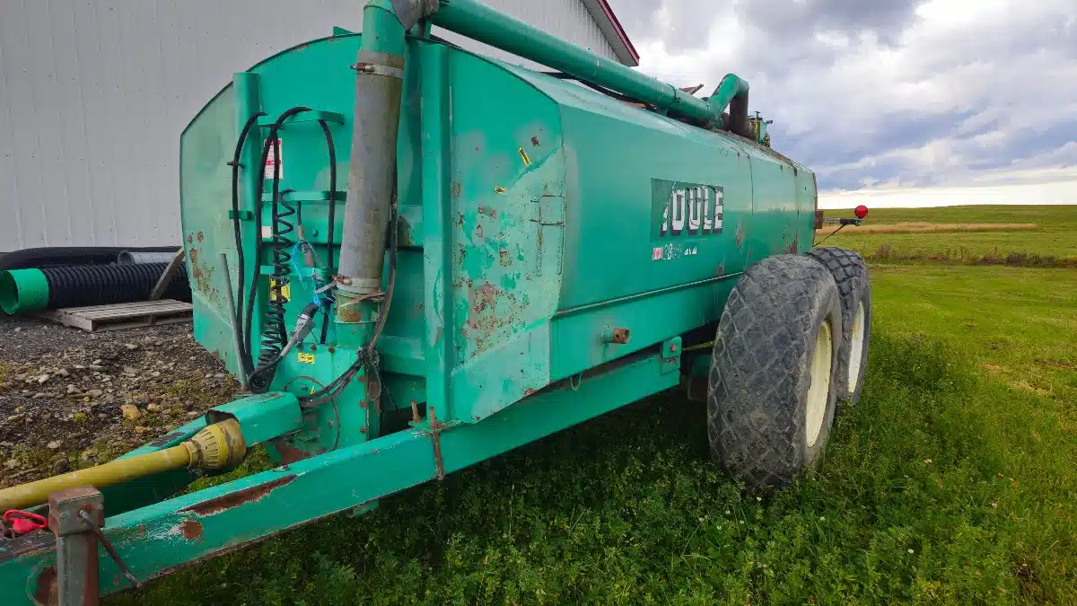 Gallery image 1 for Used Houle 2800 Manure Spreader Liquid