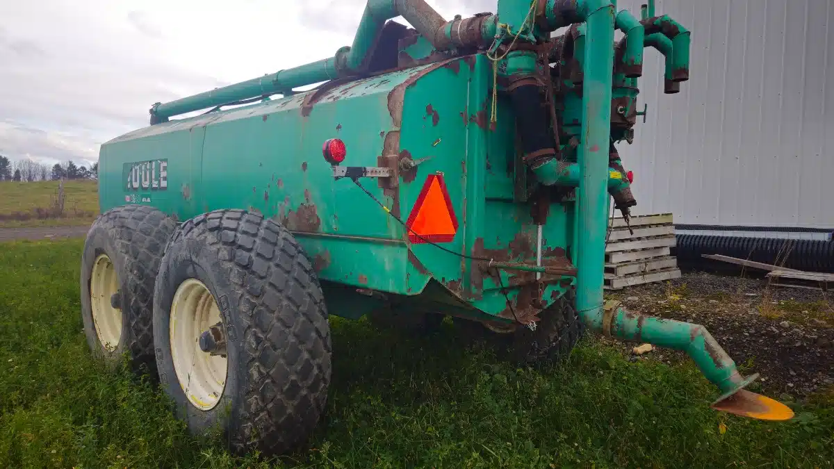 Gallery image 2 for Used Houle 2800 Manure Spreader Liquid