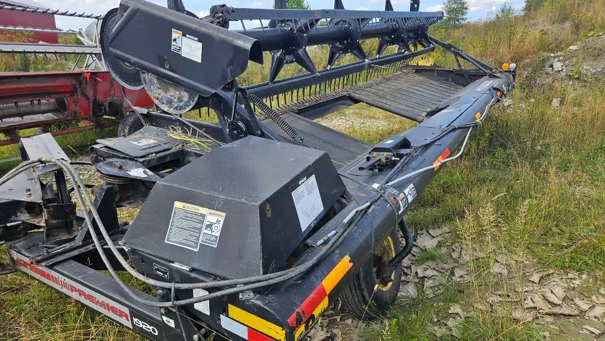 Gallery image 2 for Used MacDon 1920 Windrower