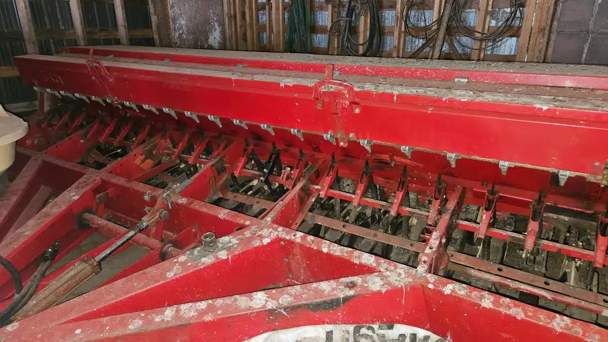 Used International 5100 Seeder