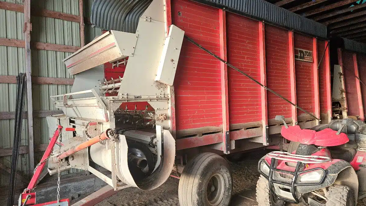 Used Dion 1016 Forage Box