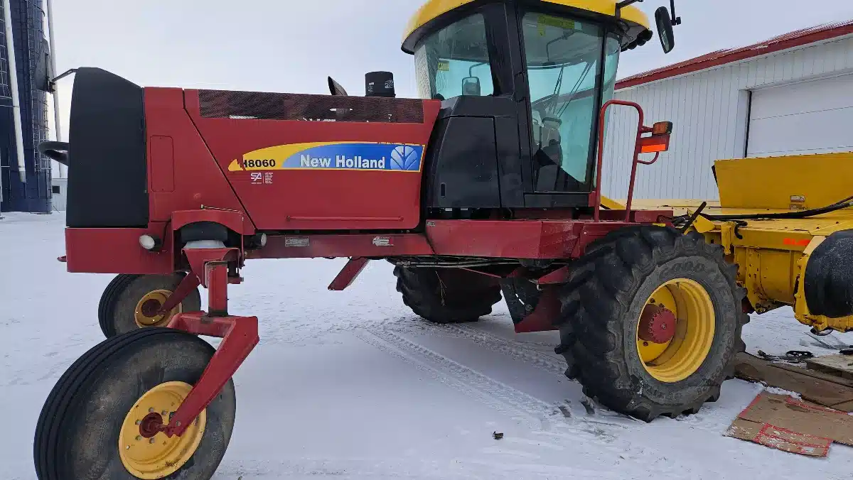 Gallery image 2 for 2013 New Holland H8060 Windrower