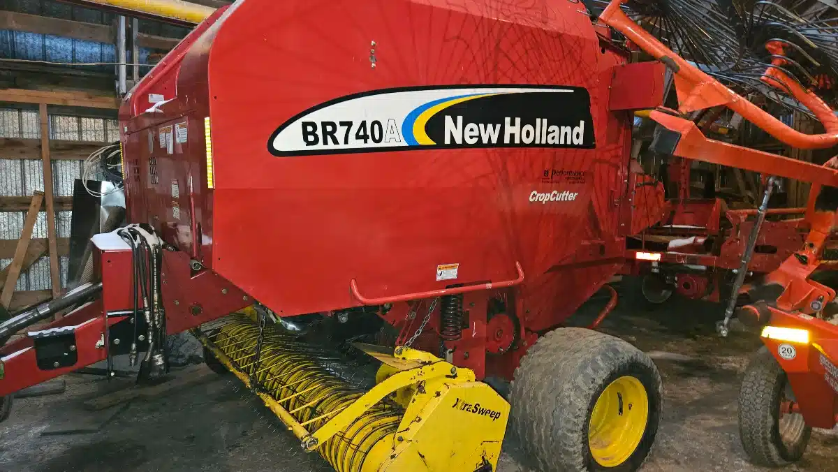 New Holland BR740A Round Baler