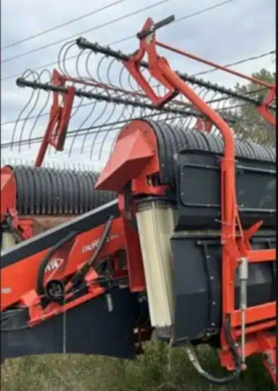 2015 Kuhn MM900 Windrow Merger