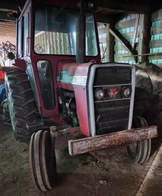 Massey Ferguson 265 Tractor