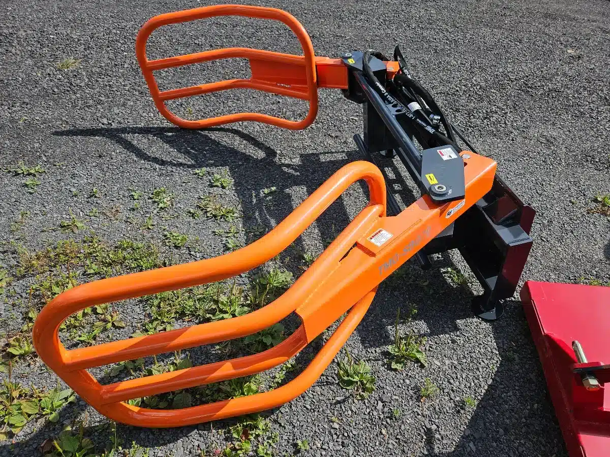 Gallery image 2 for TMG Industrial 72po Bale Grapple