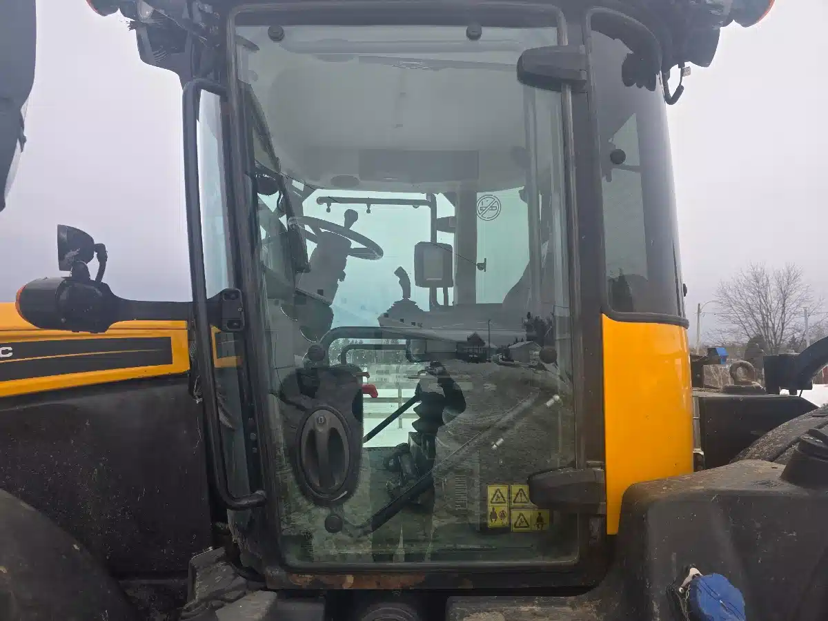 Gallery image 2 for 2017 JCB FASTRAC 4220 Tractor