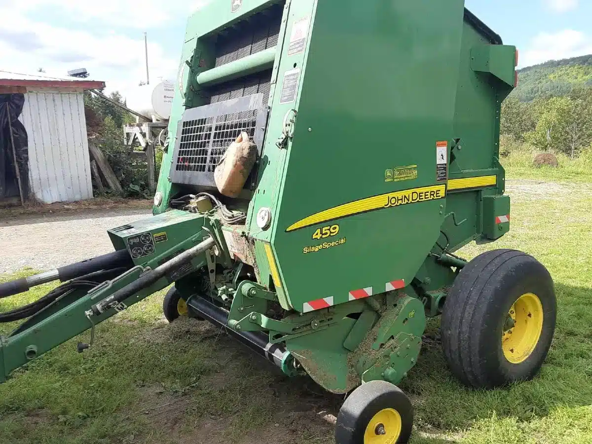 Gallery image 1 for John Deere 459 SE Round Baler